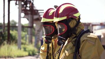 Workflow. Gas mask. Clip. Men in gas masks in the working environment . video