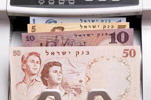 Israeli pound in the counting machine photo