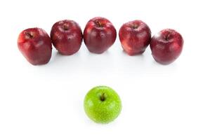 maroon apples lined up in a row and green apple closeup photo