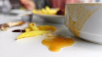 Spilled sauce and a messy table at the restaurant highlighted its cleanliness problems video