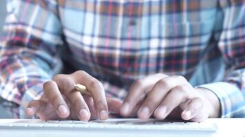 A man is typing on a keyboard video