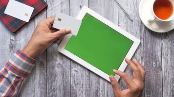 How to use a credit card on your tablet video