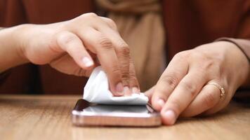 cleaning mobile phone display for preventing virus video