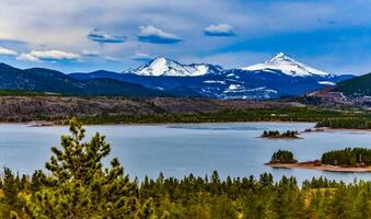 Snow-capped mountains in the background of a mountain lake in Utah, nature US photo