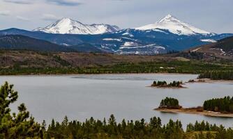 Snow-capped mountains in the background of a mountain lake in Utah, nature US photo