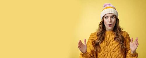 Impressed good-looking caucasian woman describing shaping large very big product shape vast box say wow widen eyes surprised amazed, retelling story gesturing with excitement, yellow background photo