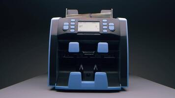 How to efficiently use a banknote counter for fast cash processing at a local business video