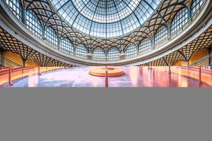reflection, stock photo, A stock photo depicting the Hall of Memory in the Library of Birmingham and Baskerville House in England showcasing its minimalist architecture