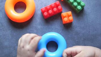 A child's hands are playing with lego blocks video