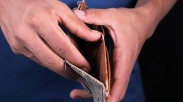 How to make a wallet from a paper clip video