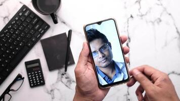 How to use google hangouts on android video