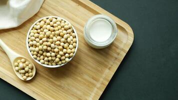 Soybeans are a good source of protein and fiber video