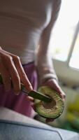 Guide on Properly Slicing Avocado for Healthy Meal Prep and Creative Cooking Ideas video