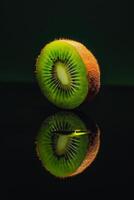 A kiwi fruit is reflected in a mirror photo