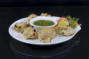 Chicken and green chutney photo