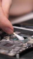 vertical replacing thermal paste on computer. removing thermal paste video