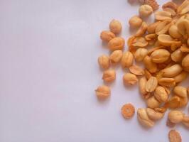 Photo of fried peanuts with a garlic flavor
