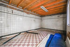An empty room with tiled walls and ceiling photo