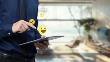 Displaying icons to convey emotions rather than using chat messages enhances visual communication photo