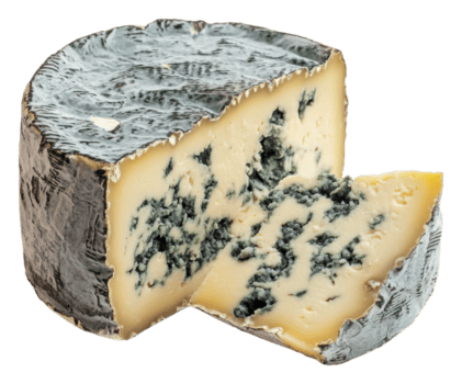 un de cerca ver de azul queso cuña en mostrar, cortar fuera - valores . png