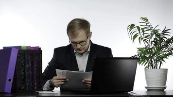 Manager working in office. Reading paper report shrugging shoulders in doubting video