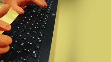 Hands write on the keyboard video