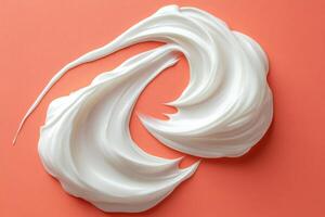 blanco crema en un melocotón antecedentes creando un resumen forma. piel cuidado productos foto