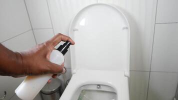 Using a quality air freshener to spray in the bathroom helps maintain a clean and fresh atmosphere video