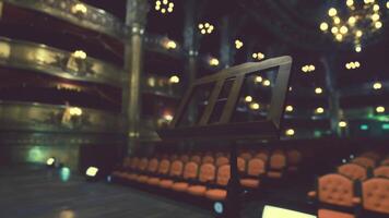 Theater mit Reihen von Sitze und Beleuchtung video