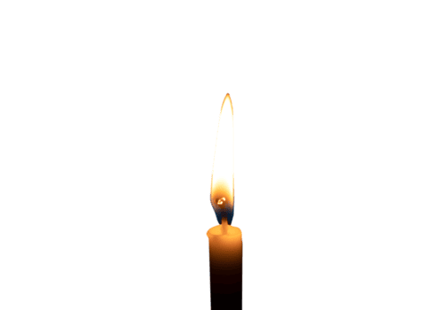 un soltero ardiente vela fuego o ligero brillante en un pequeño blanco vela aislado con recorte camino en archivo formato png