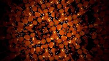 jack-o-lanterns abóboras piscando cores a partir de a dentro do diferente tamanhos mentira em a peitoril da janela decoração a limite do a casa para dia das Bruxas. video