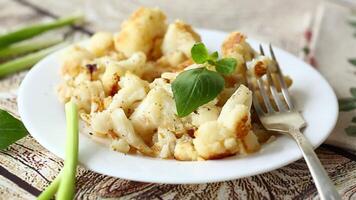 Diet boiled cauliflower fried in oil with spices video