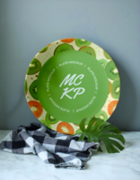 Plate mockup with leaf and grey background psd