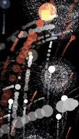 abstrato colorida fogos de artifício explodindo em Preto fundo, desatado laço. animação. lindo brilhos aparecendo dentro a Preto noite céu, celebração conceito. video