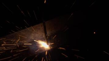 Welder uses torch to make sparks video