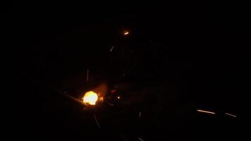Welder uses torch to make sparks video