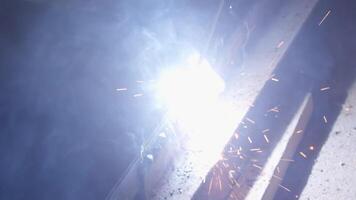 Welder uses torch to make sparks video