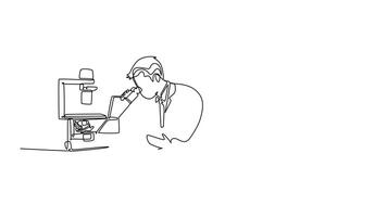 animado auto desenhando do contínuo linha desenhar grupo do médico analisar infectado paciente sangue amostra usando laboratório microscópio para encontrar vacina. médico pesquisa equipe. cheio comprimento 1 linha animação video