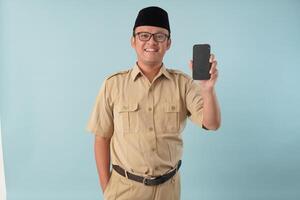 Smiling government worker man wearing khaki uniform presenting copy space on smartphone. photo