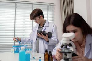 Collaborative Laboratory Research with Scientists Using Microscopes and Tablets photo
