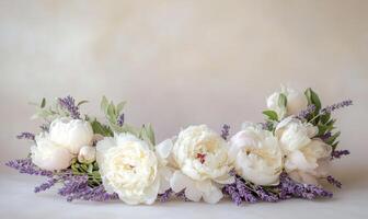 A bouquet of white and purple flowers is arranged in a row photo