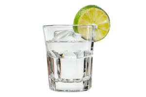 Close-up of a clear glass with ice cubes and a fresh lime slice. A refreshing and cool drink perfect for hot summer days. png
