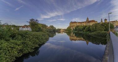 Zeitraffer von sigmaringen Schloss und das Donau während Sonnenuntergang video