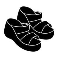 A solid design icon of sandal vector