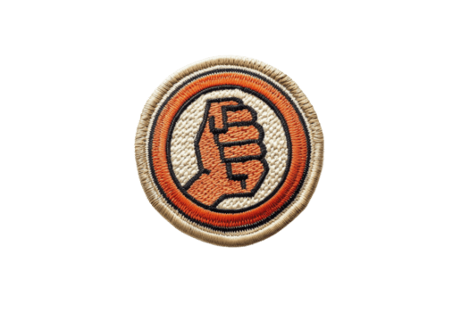 avvicinamento di un' circolare ricamato toppa con un' cazzotto simbolo, cattura dettaglio e struttura, ideale per design e lavorazione progetti. png