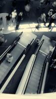 dinámica urbano escaleras mecánicas un cautivador ver de vibrante diario ocupaciones en el ciudad video