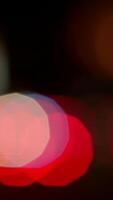 a artístico representação do abstrato bokeh luzes capturado dentro uma noite cena configuração video