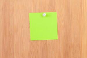 Green Sticky Note Pinned to the Wooden Message Board. To Do List Reminder in Office. Blank Memo Sticker at Work - Template. Empty Checklist - Mockup photo