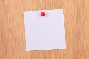 White Sticky Note with Copyspace Pinned to the Wooden Message Board. To Do List Reminder in Office. Blank Memo Sticker at Work - Template. Empty Checklist - Mockup photo