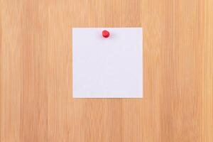 White Sticky Note with Copyspace Pinned to the Wooden Message Board. To Do List Reminder in Office. Blank Memo Sticker at Work - Template. Empty Checklist - Mockup photo